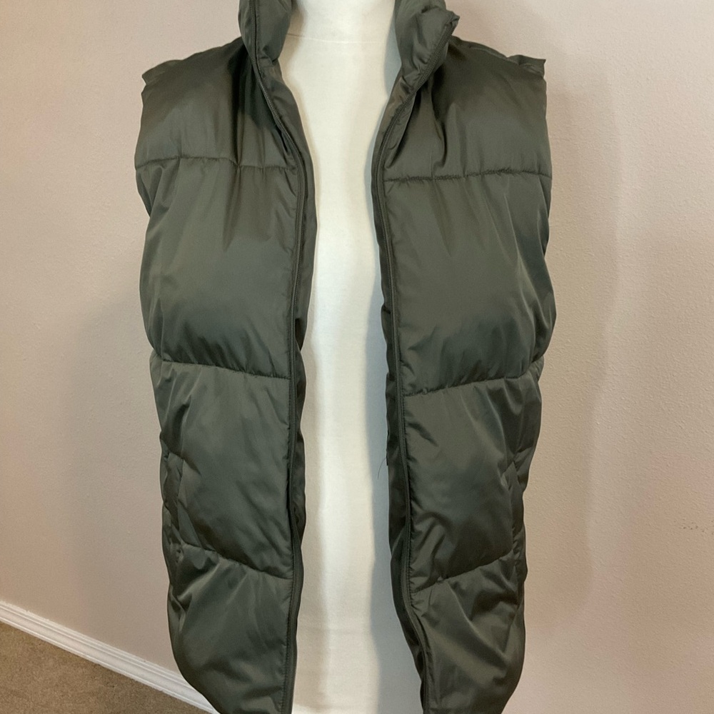 Women’s Olive Puffer Vest